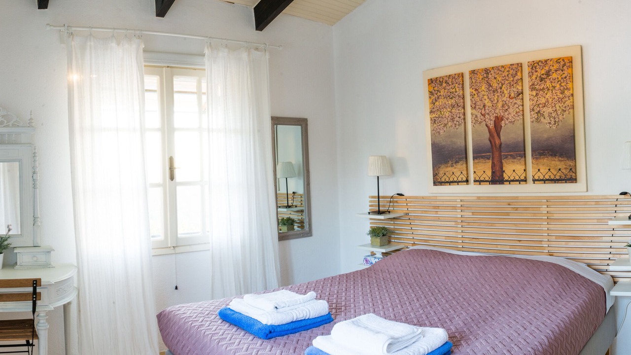 Photo of Bedroom in Oros