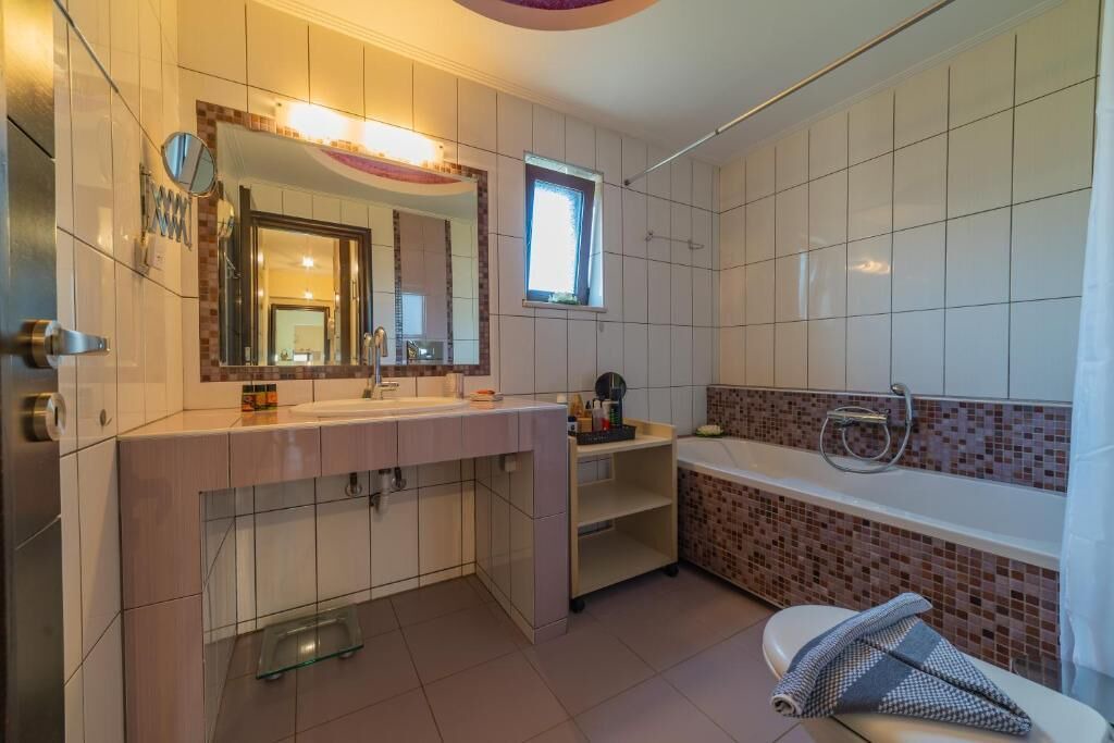 Photo of Bathroom in Megala Chorafia