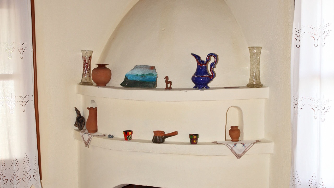 Photo of Others in Glossa