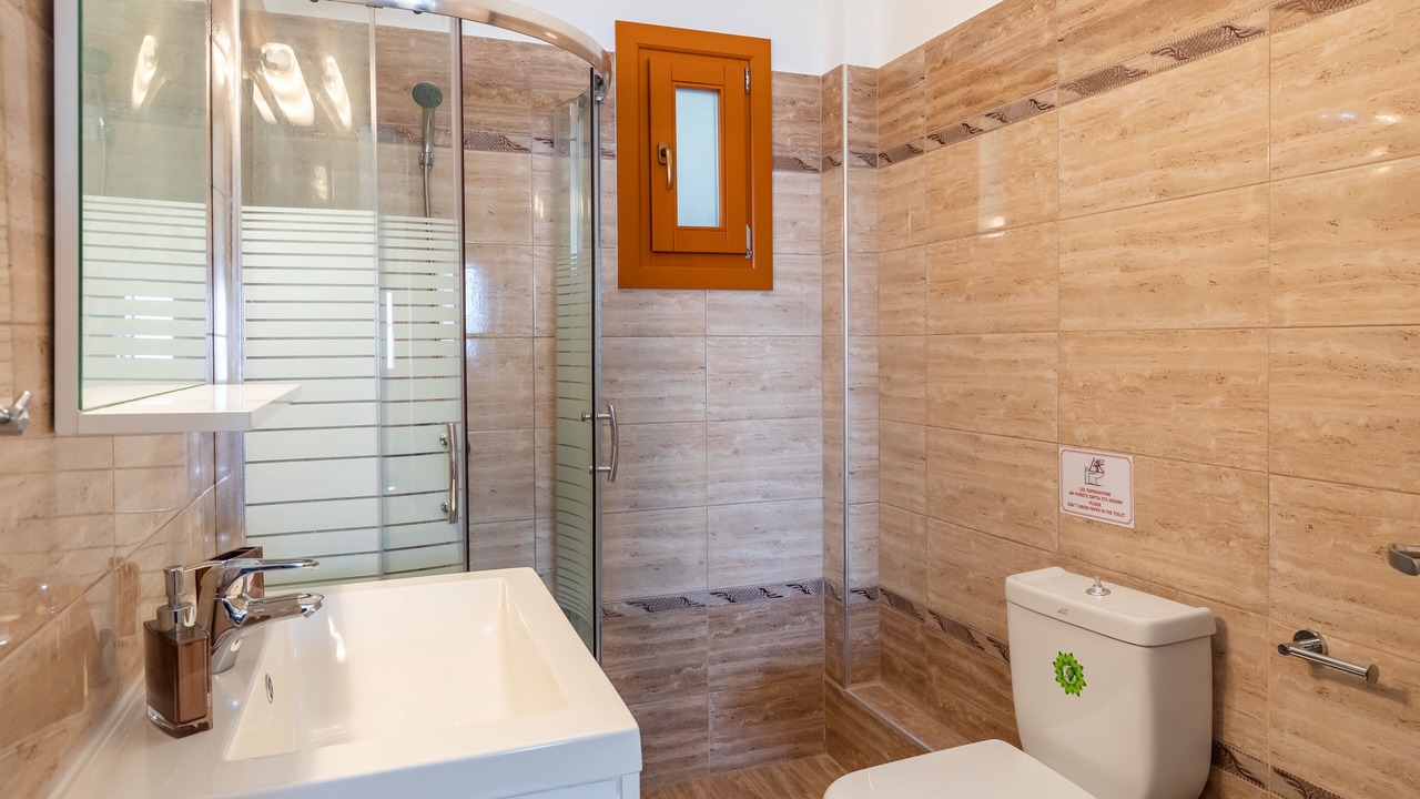 Photo of Bathroom in Glossa