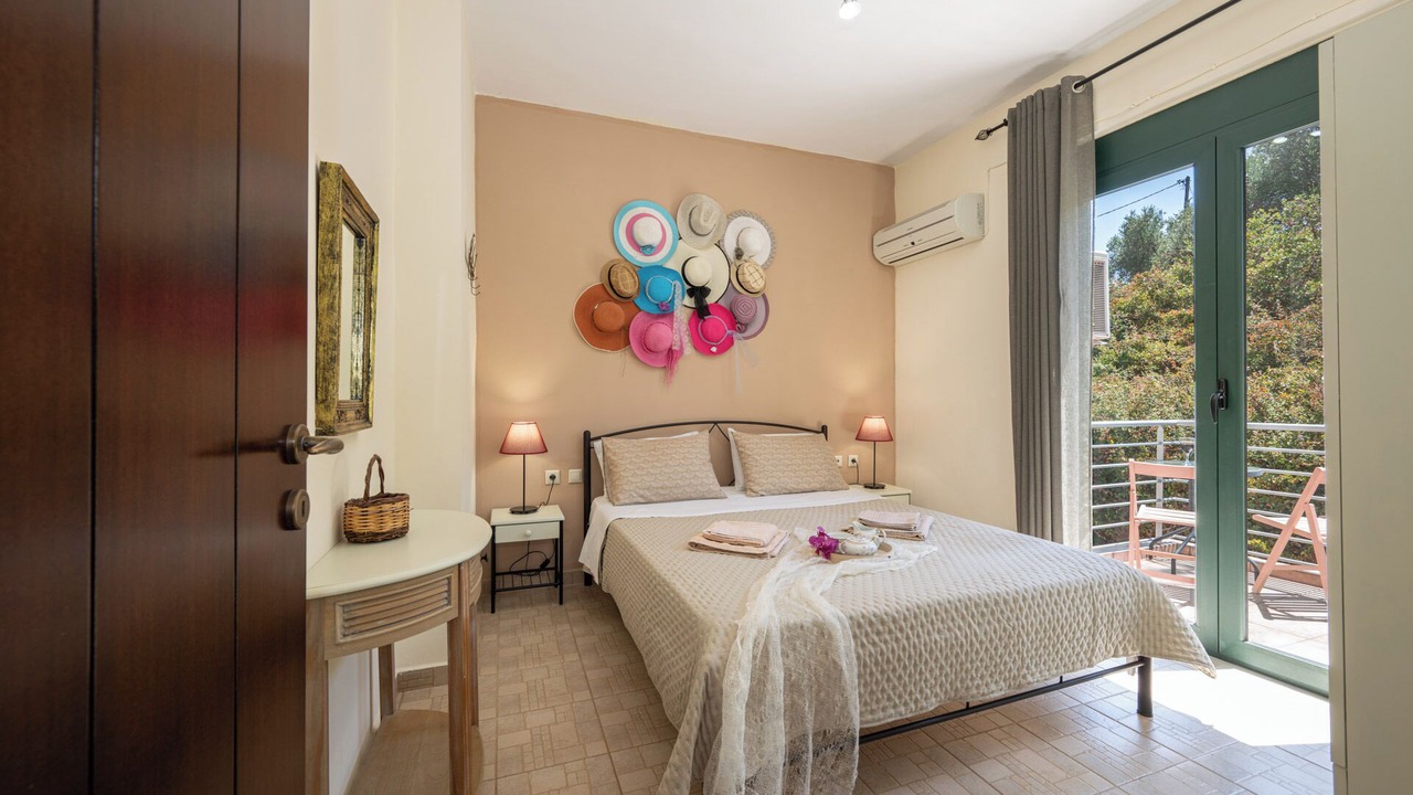 Photo of Bedroom in Exopoli