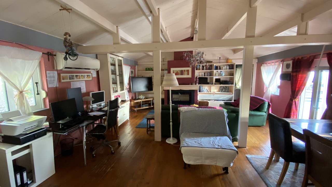 Photo of Livingroom in Roussospiti