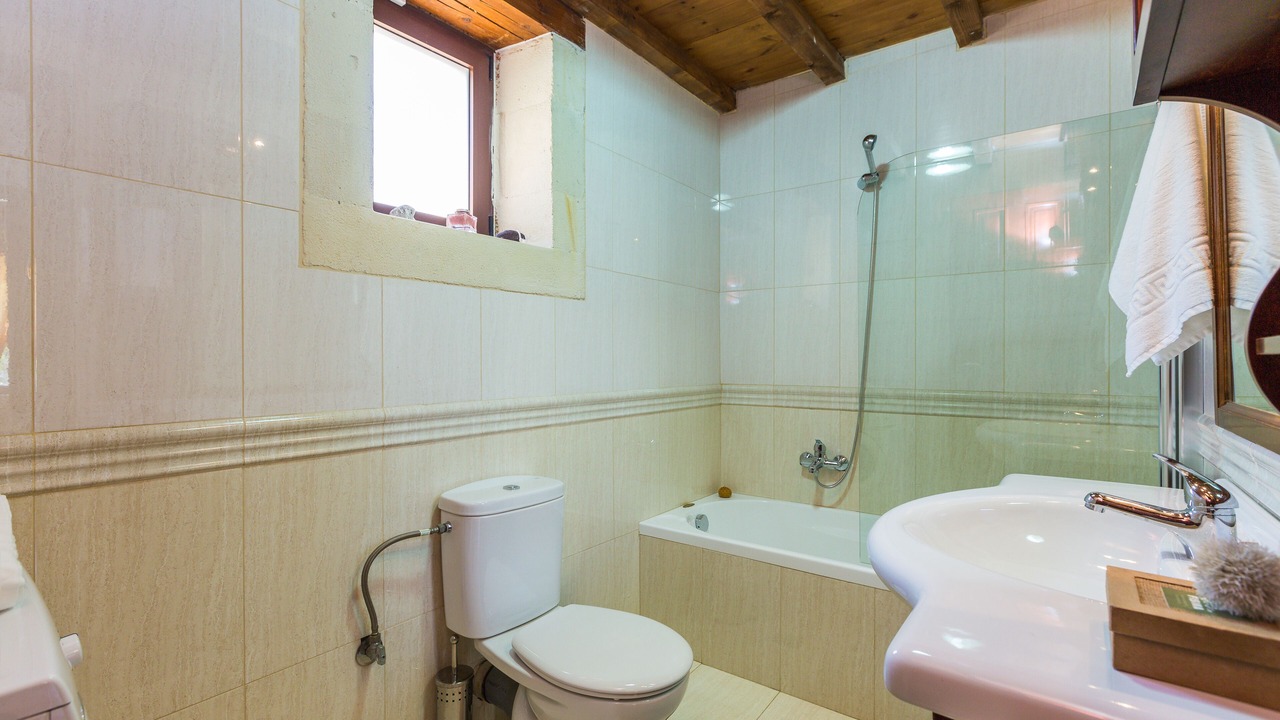 Photo of Bathroom in Lefkogeia