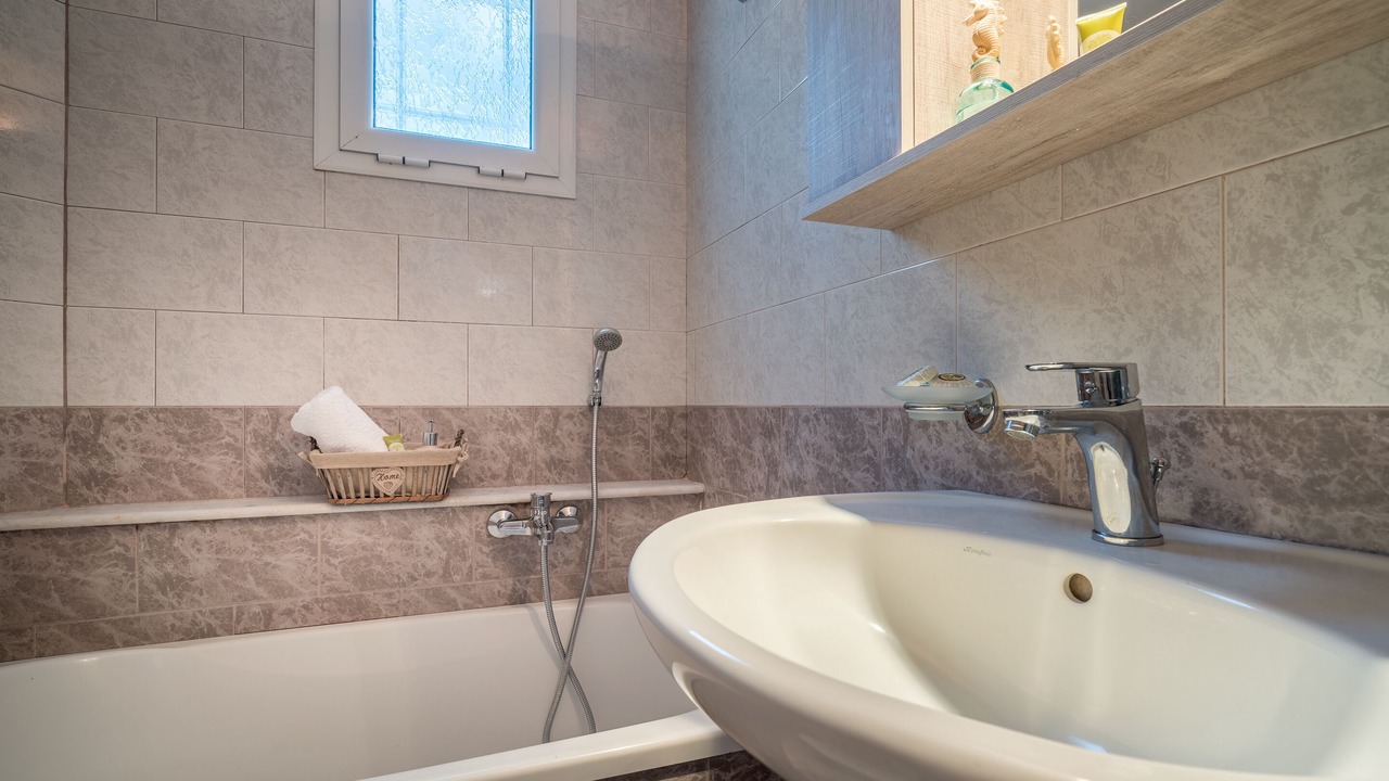 Photo of Bathroom in Fiolitis