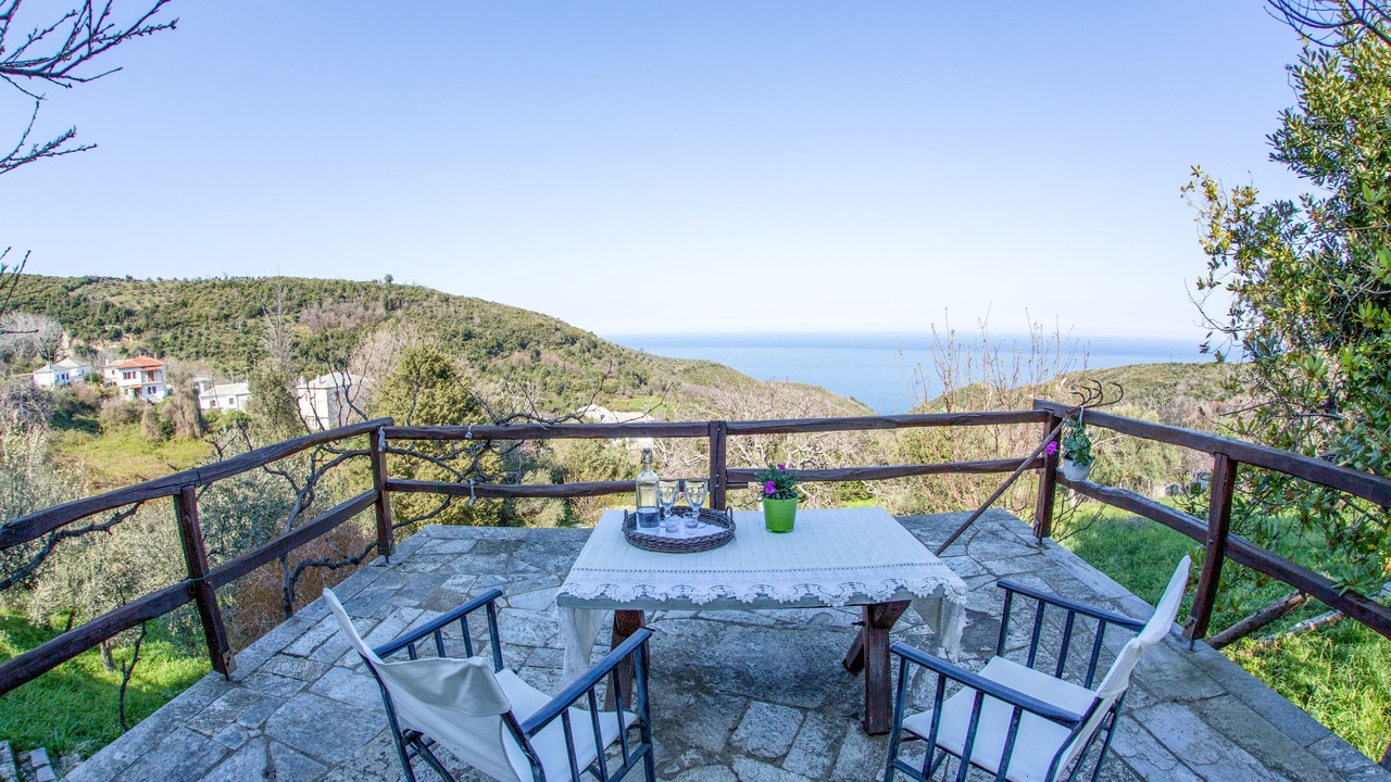 Photo of Patio Balcony in Lambinou