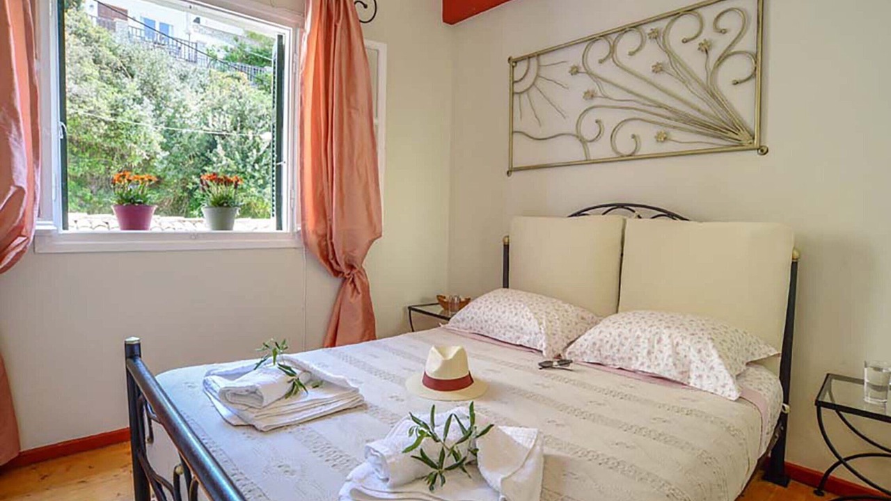 Photo of Bedroom in Longos