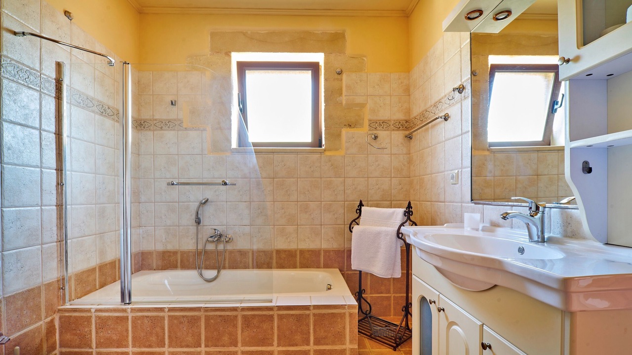 Photo of Bathroom in Xirokampi