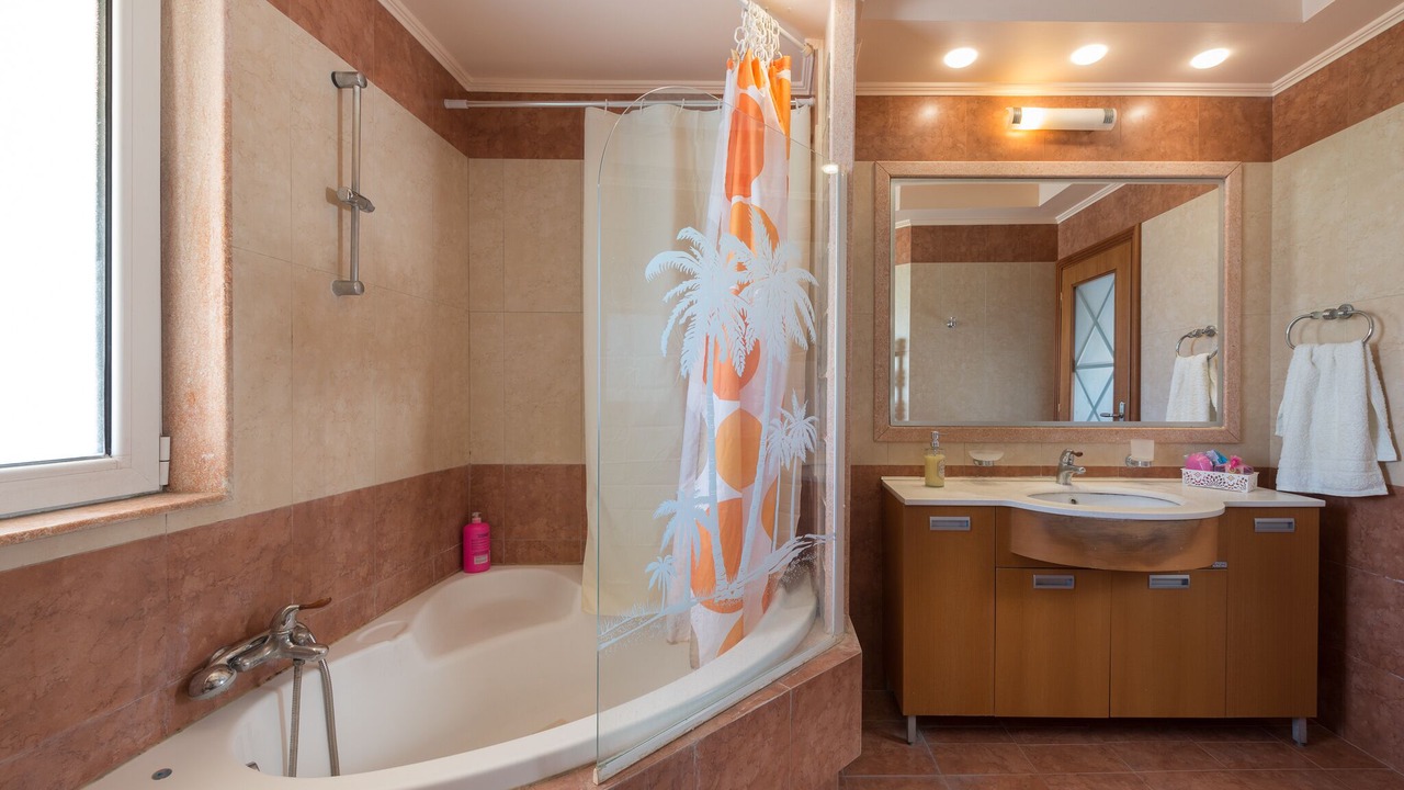 Photo of Bathroom in Petaloudes