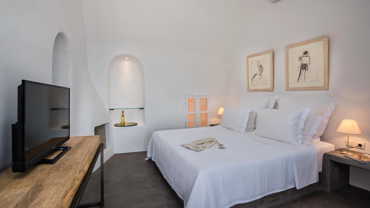 Photo of Bedroom in Oia