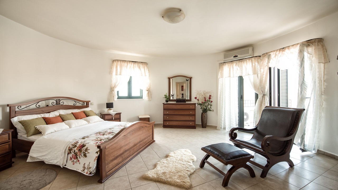 Photo of Bedroom in Analipsi