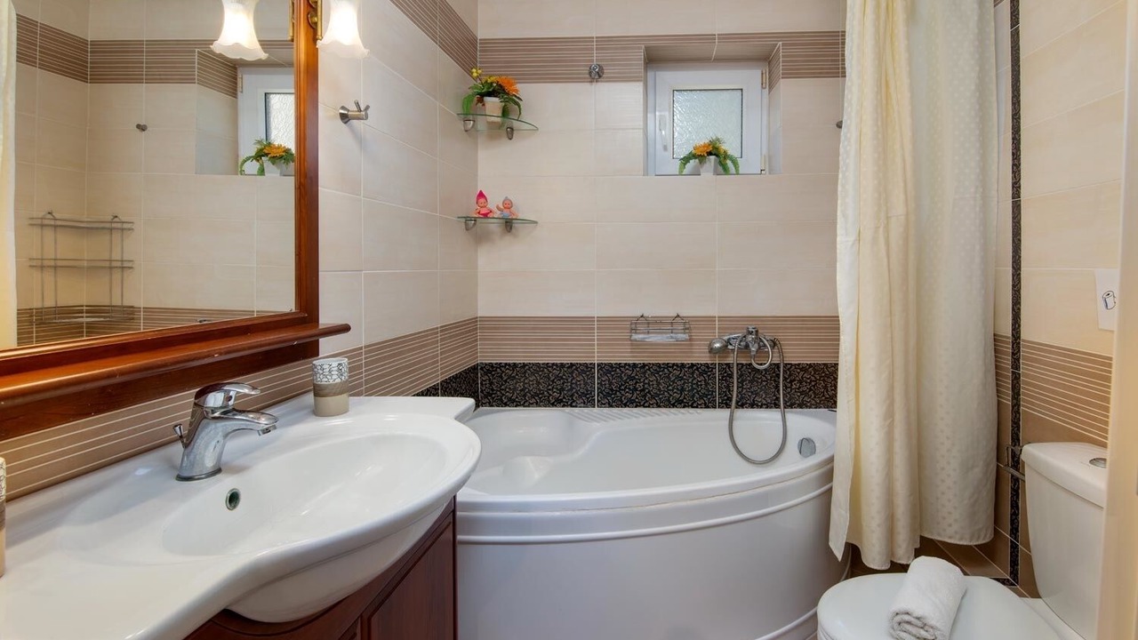Photo of Bathroom in Makratika