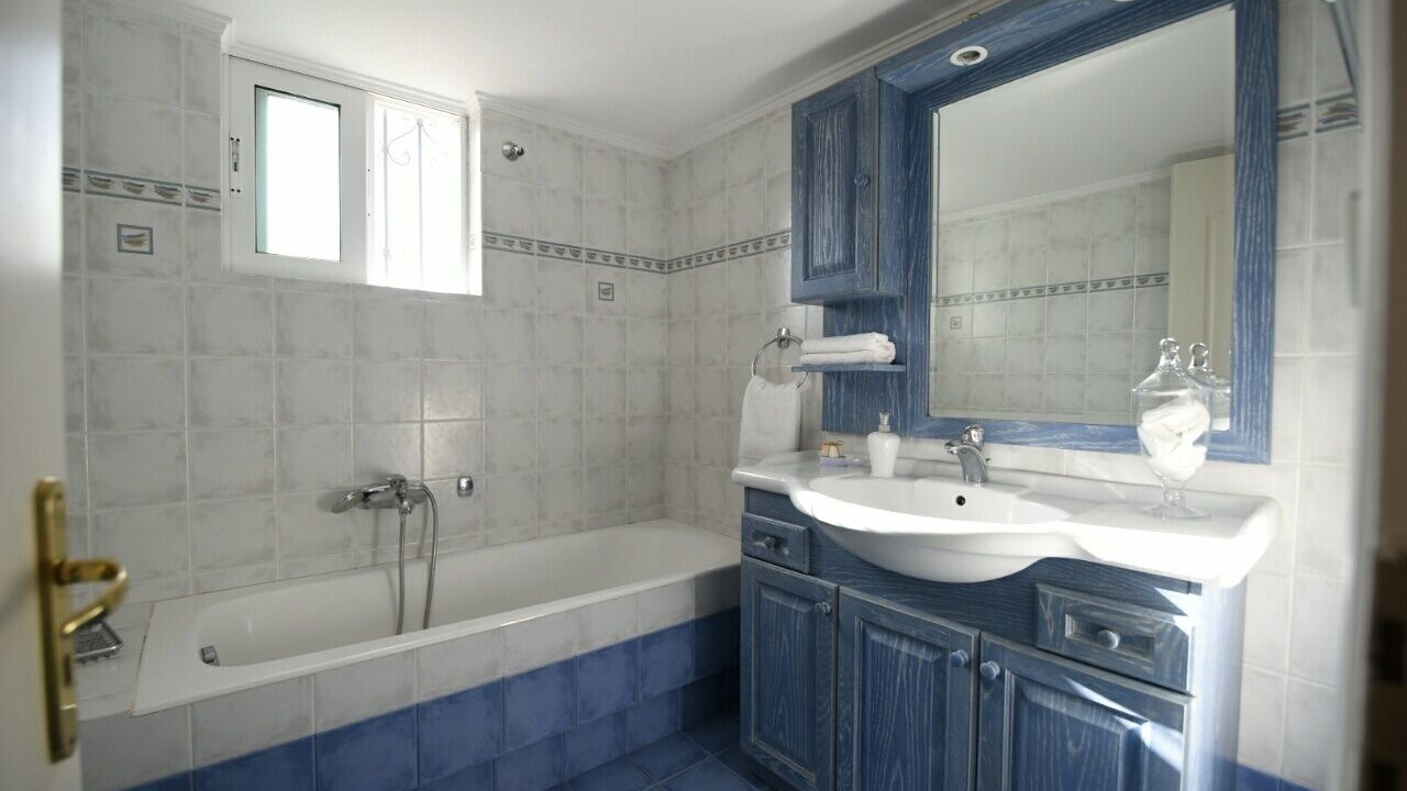 Photo of Bathroom in Temeni