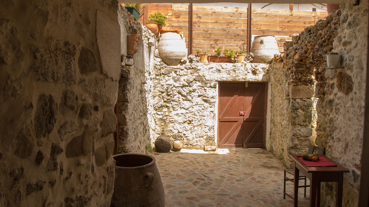 Photo of Patio Balcony in Mixorrouma