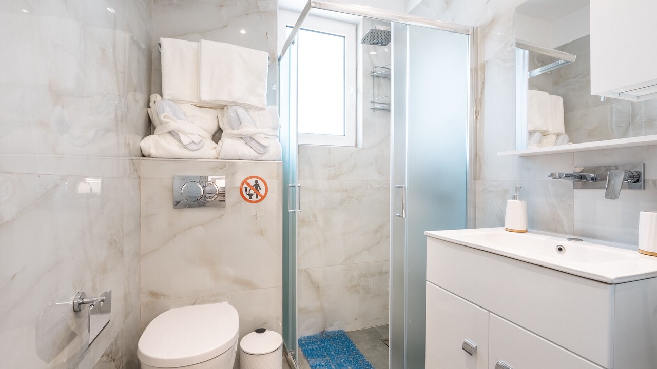 Photo of Bathroom in Petaloudes