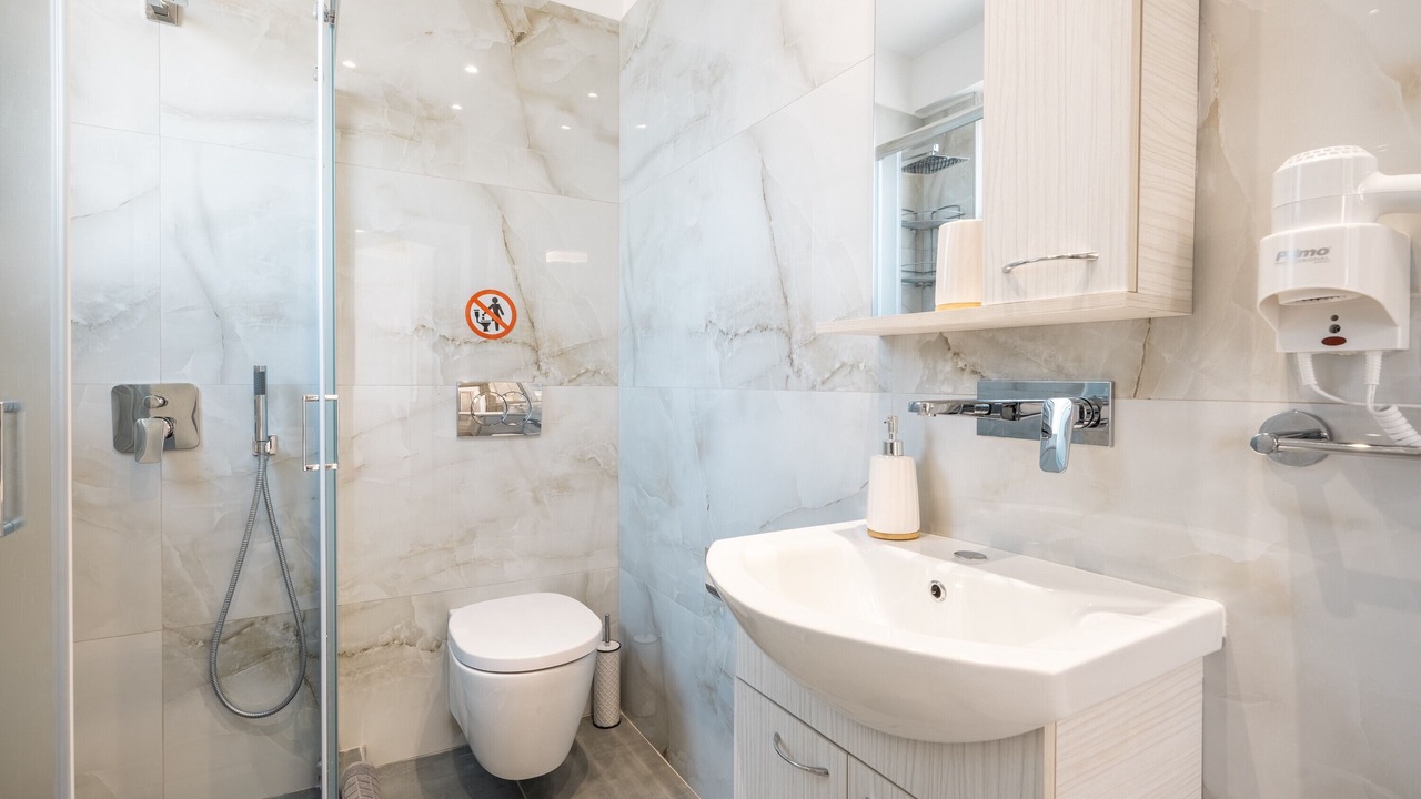 Photo of Bathroom in Petaloudes