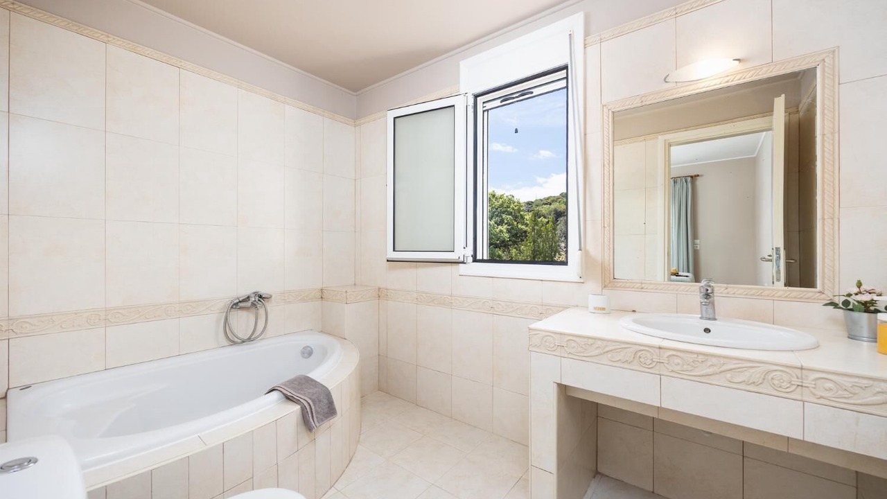 Photo of Bathroom in Gerani