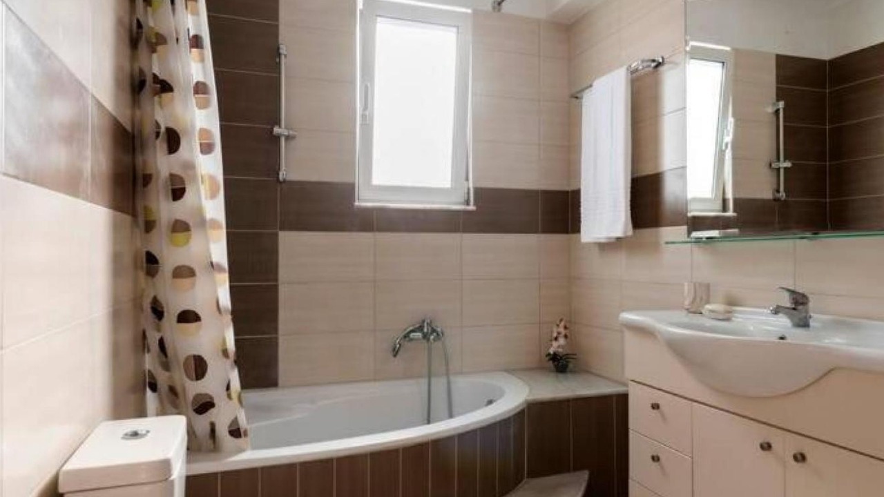 Photo of Bathroom in Petaloudes