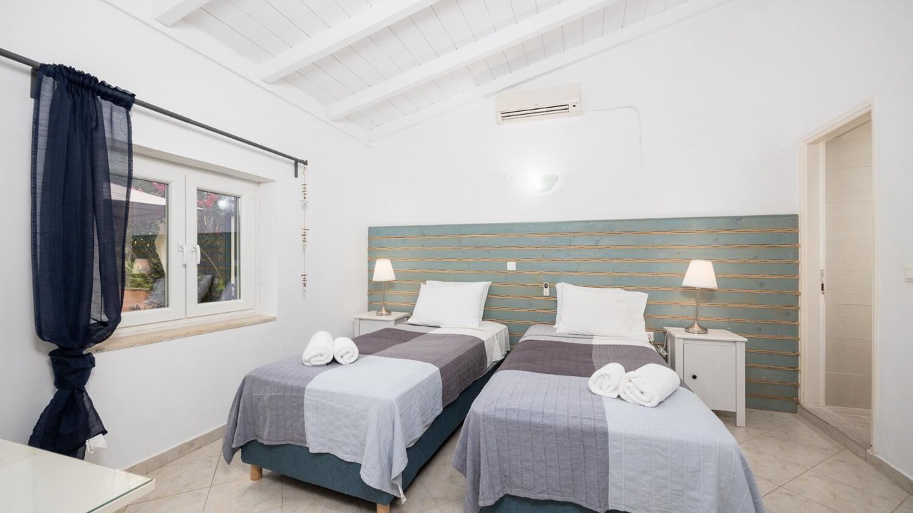 Photo of Bathroom in Longos