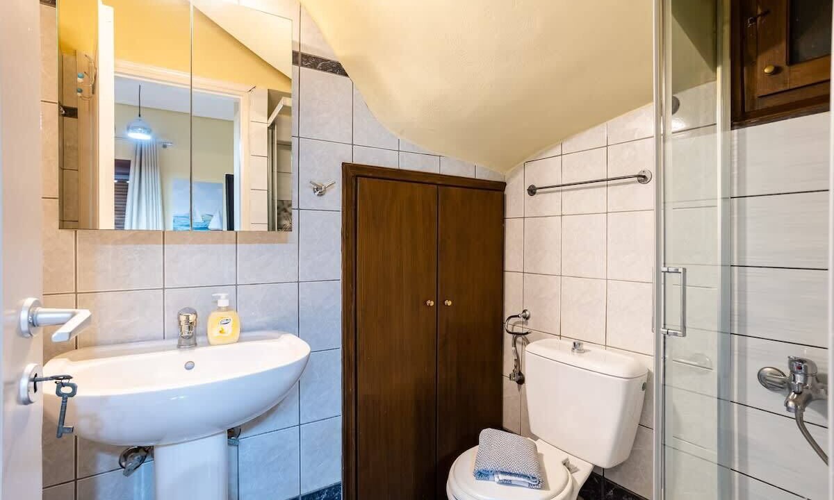 Photo of Bathroom in Lefktro