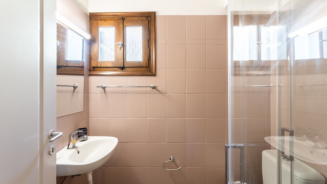 Photo of Bathroom in Lefktro