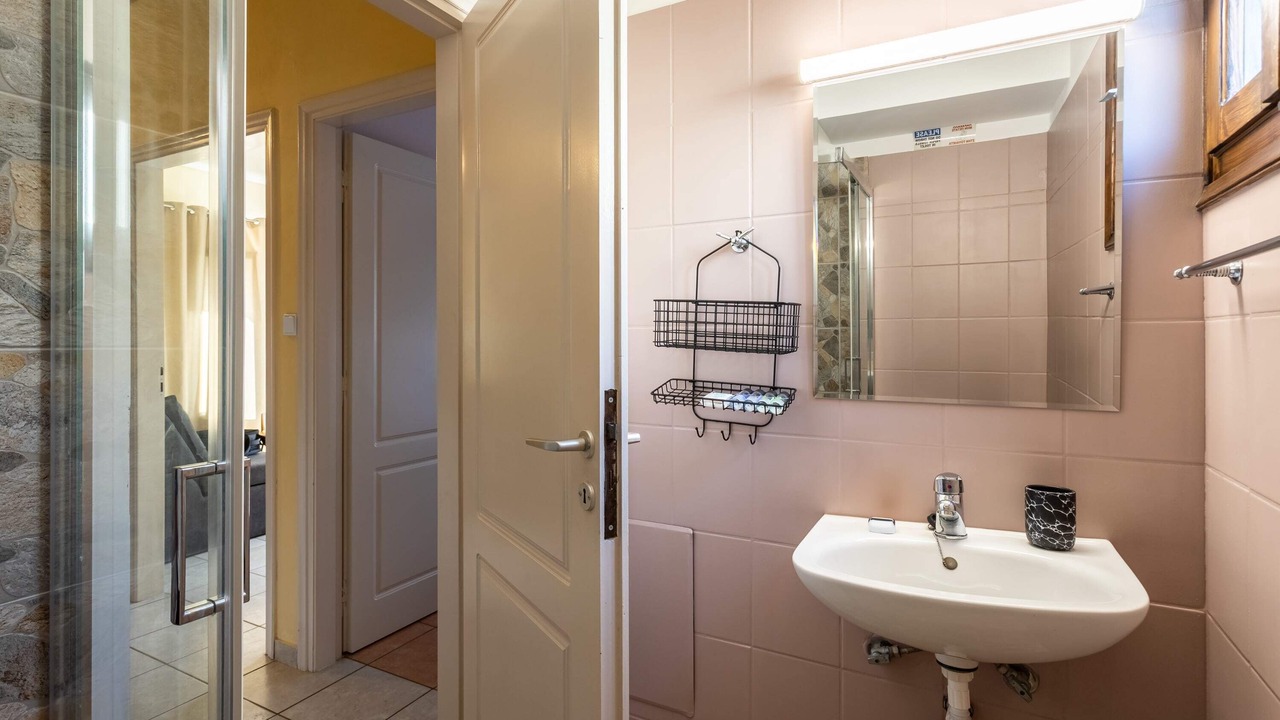 Photo of Bathroom in Lefktro