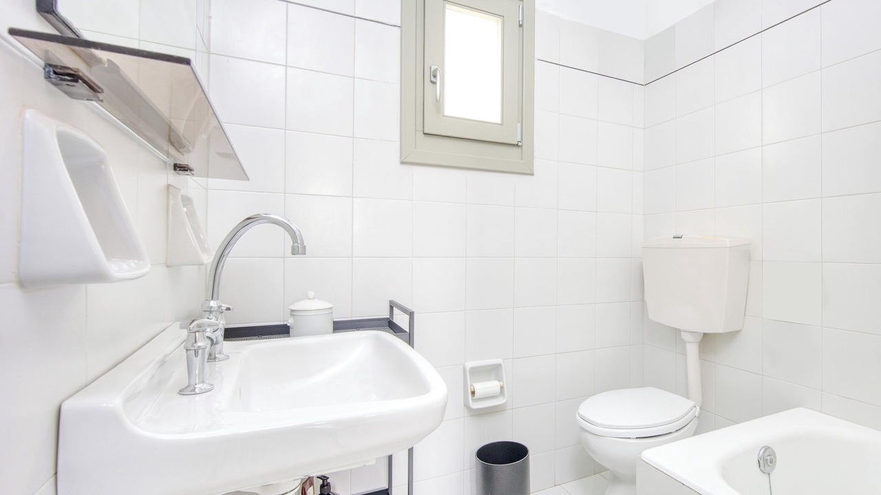 Photo of Bathroom in Folegandros Town