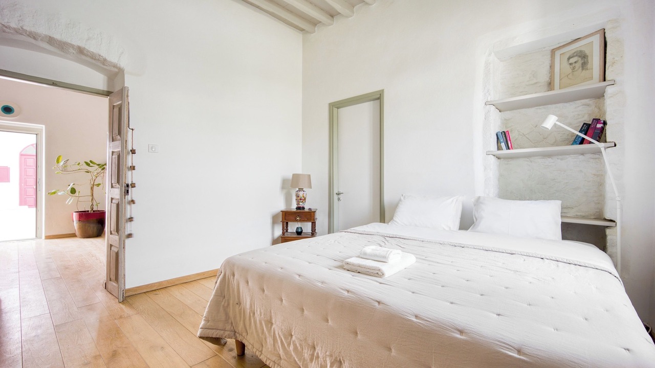 Photo of Bedroom in Folegandros Town