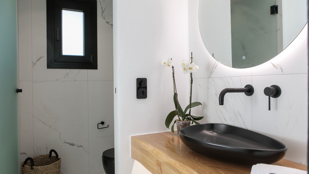 Photo of Bathroom in Milopotas