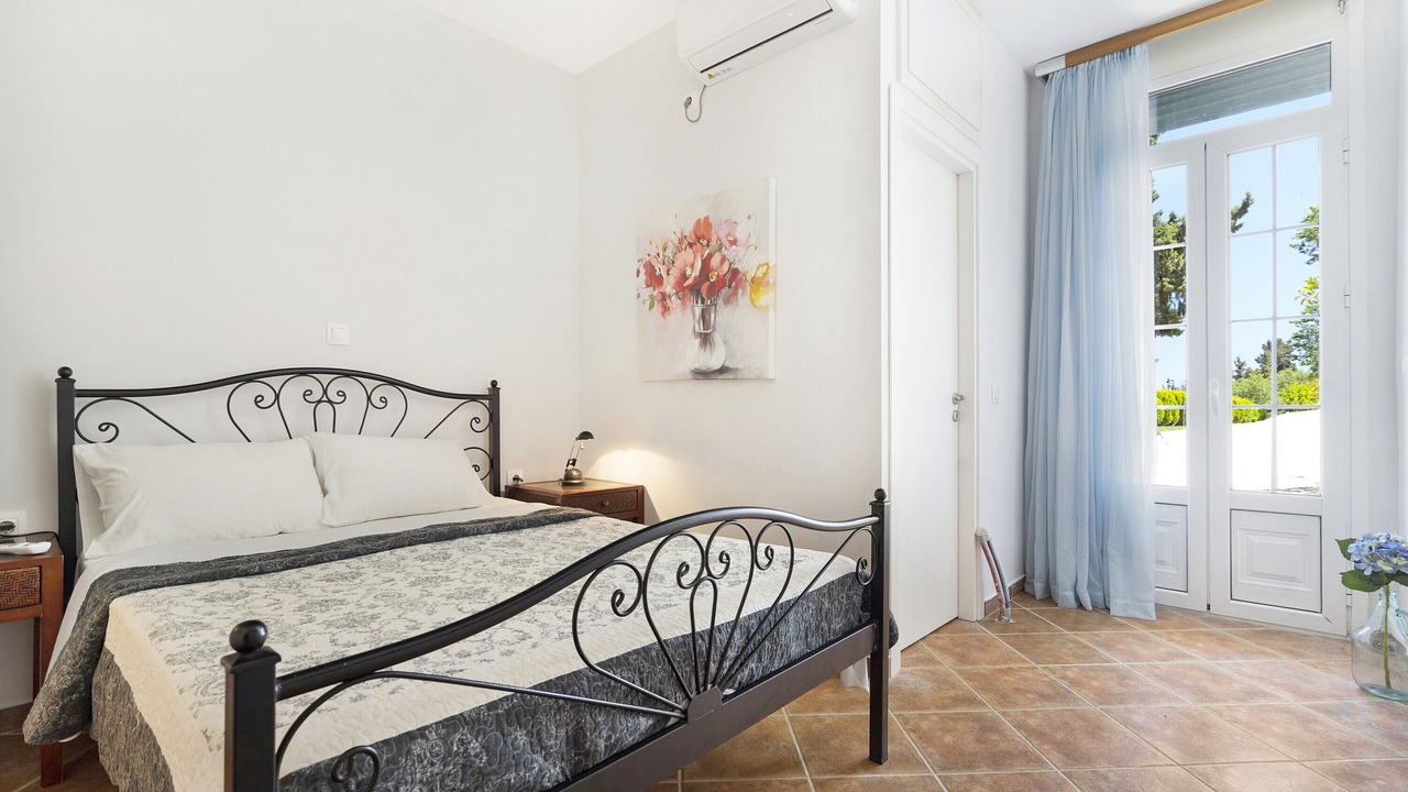 Photo of Bedroom in Kaminarata
