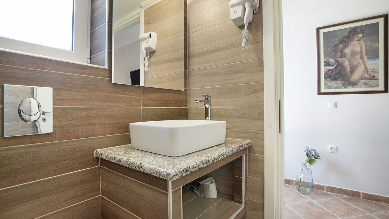 Photo of Bathroom in Kaminarata