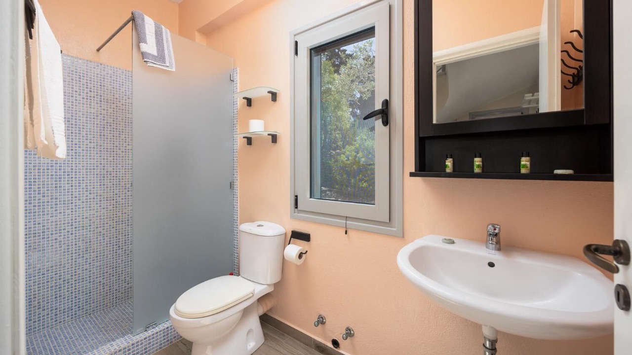 Photo of Bathroom in Longos