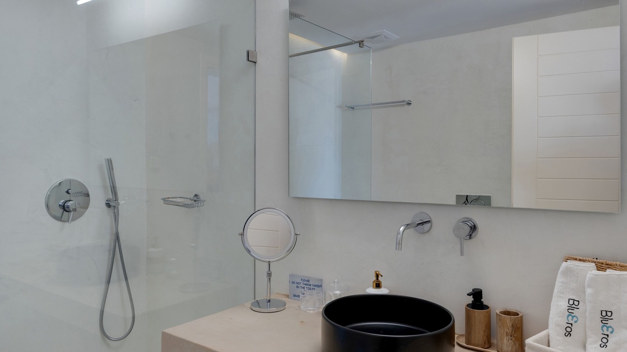 Photo of Bathroom in Syros
