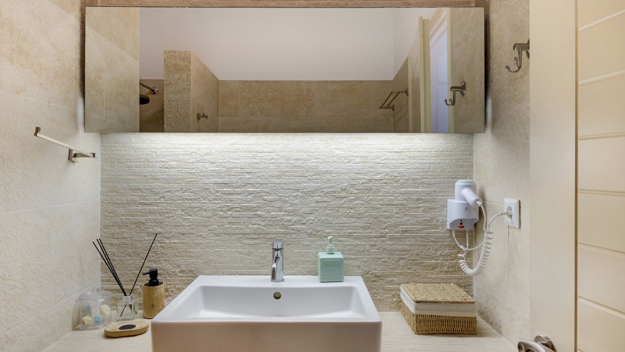 Photo of Bathroom in Syros