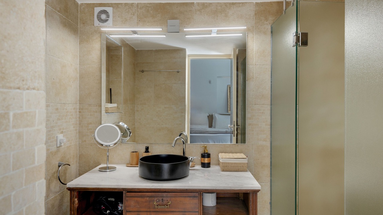 Photo of Bathroom in Syros