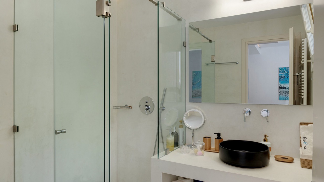 Photo of Bathroom in Syros