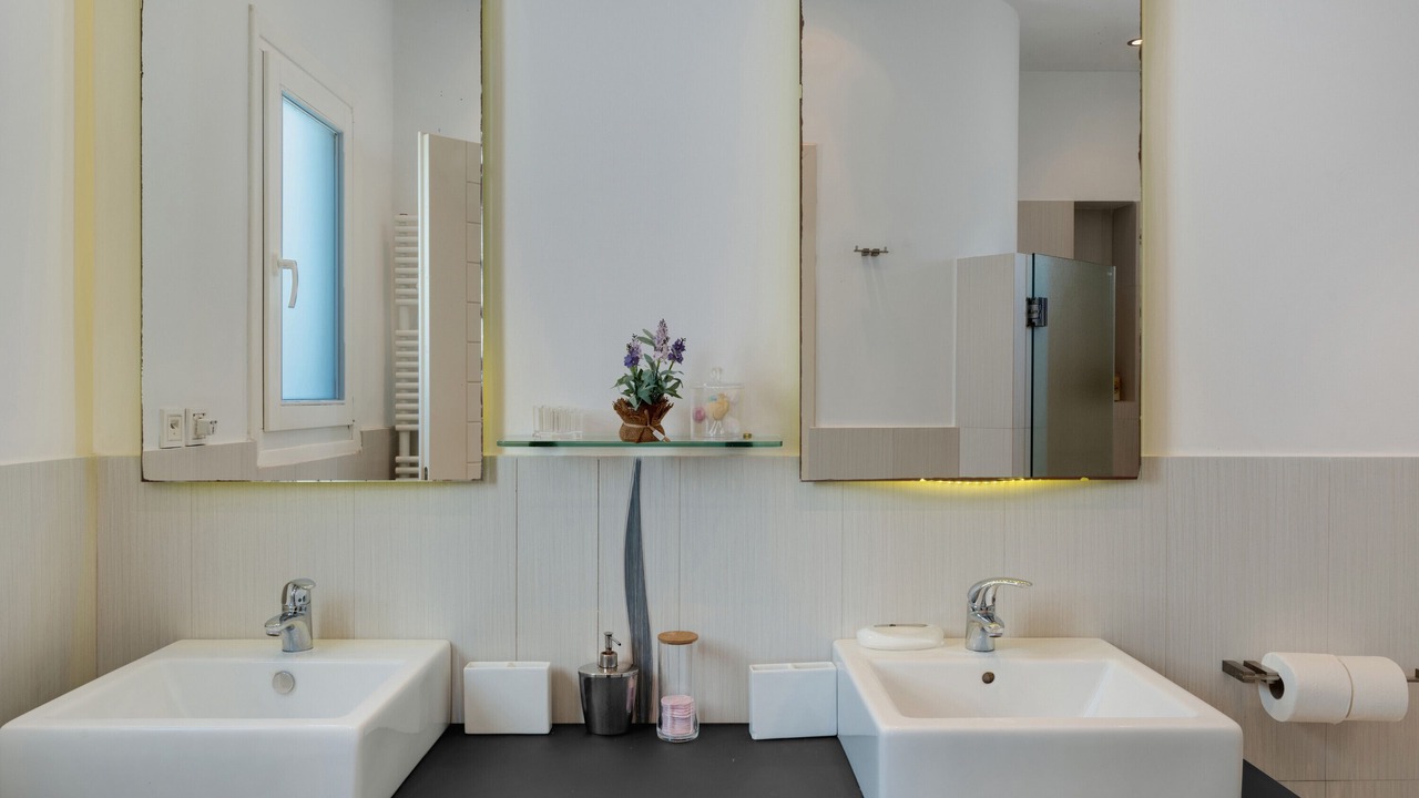 Photo of Bathroom in Syros