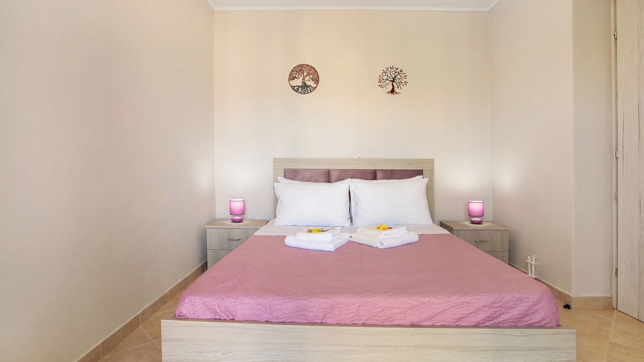 Photo of Bedroom in Ano Volimes