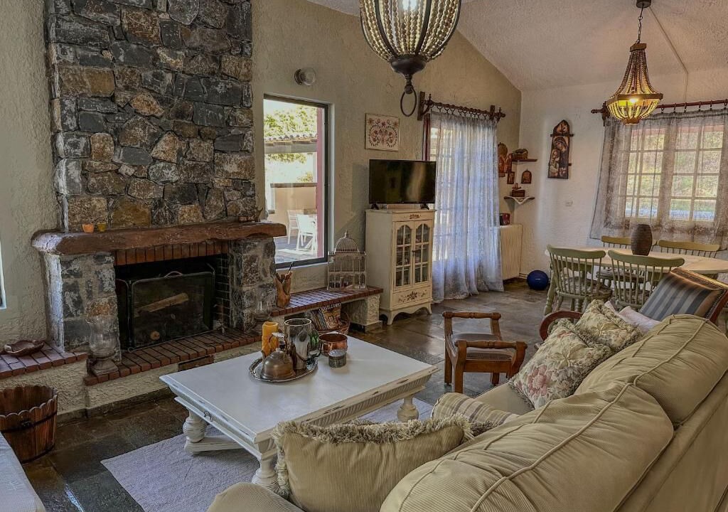Photo of Livingroom in Aigialeia