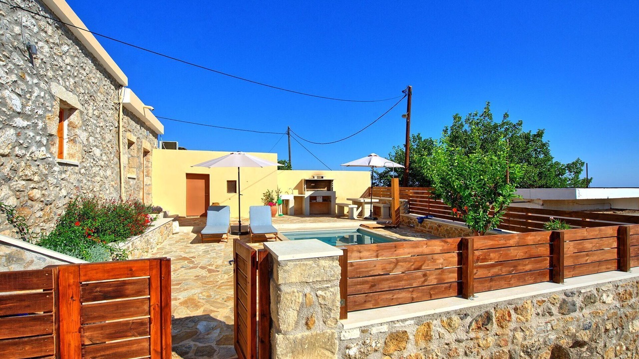 Photo of Patio Balcony in Embrosneros