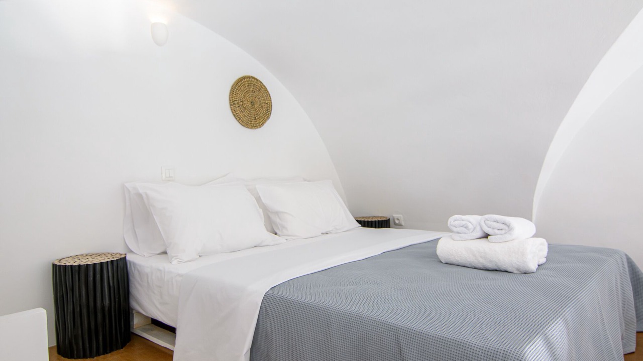 Photo of Bedroom in Oia