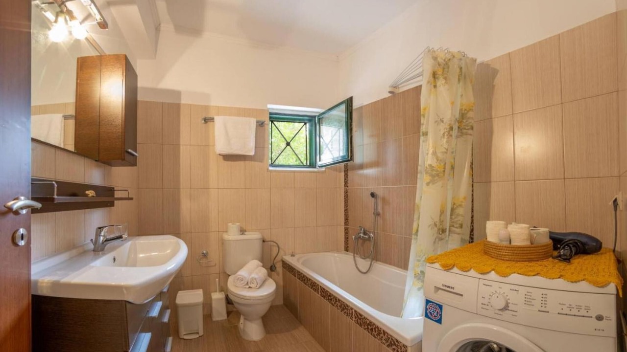 Photo of Bathroom in Kariotai