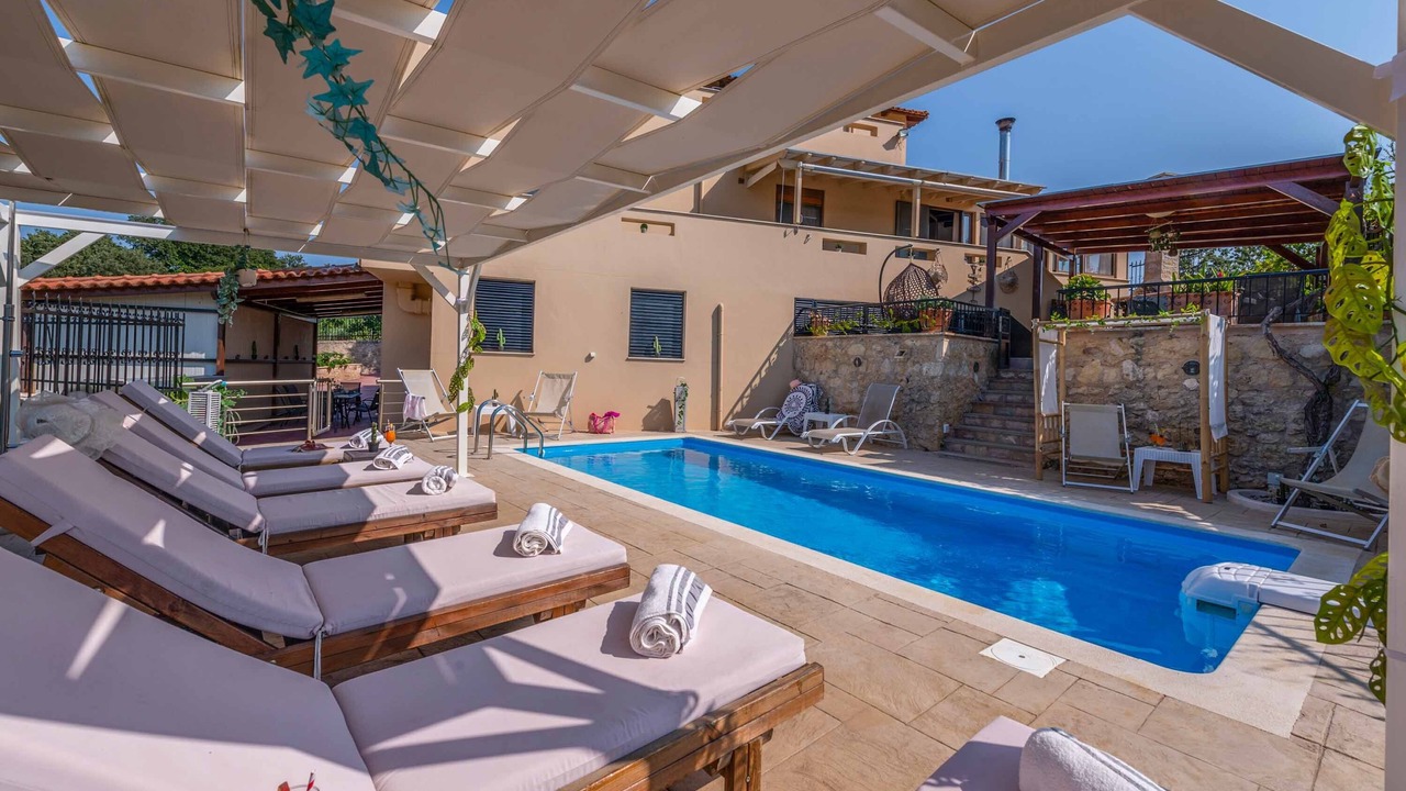 Photo of Outdoor in Monopari