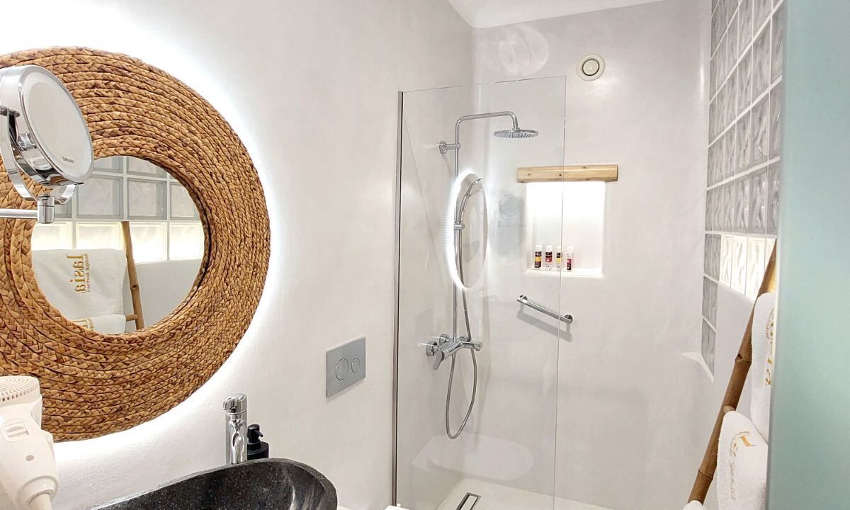 Photo of Bathroom in Paleopolis