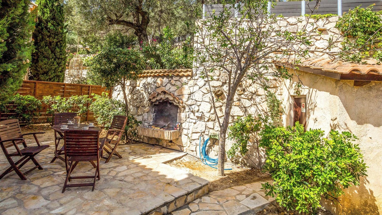 Photo of Outdoor in Xirokastello