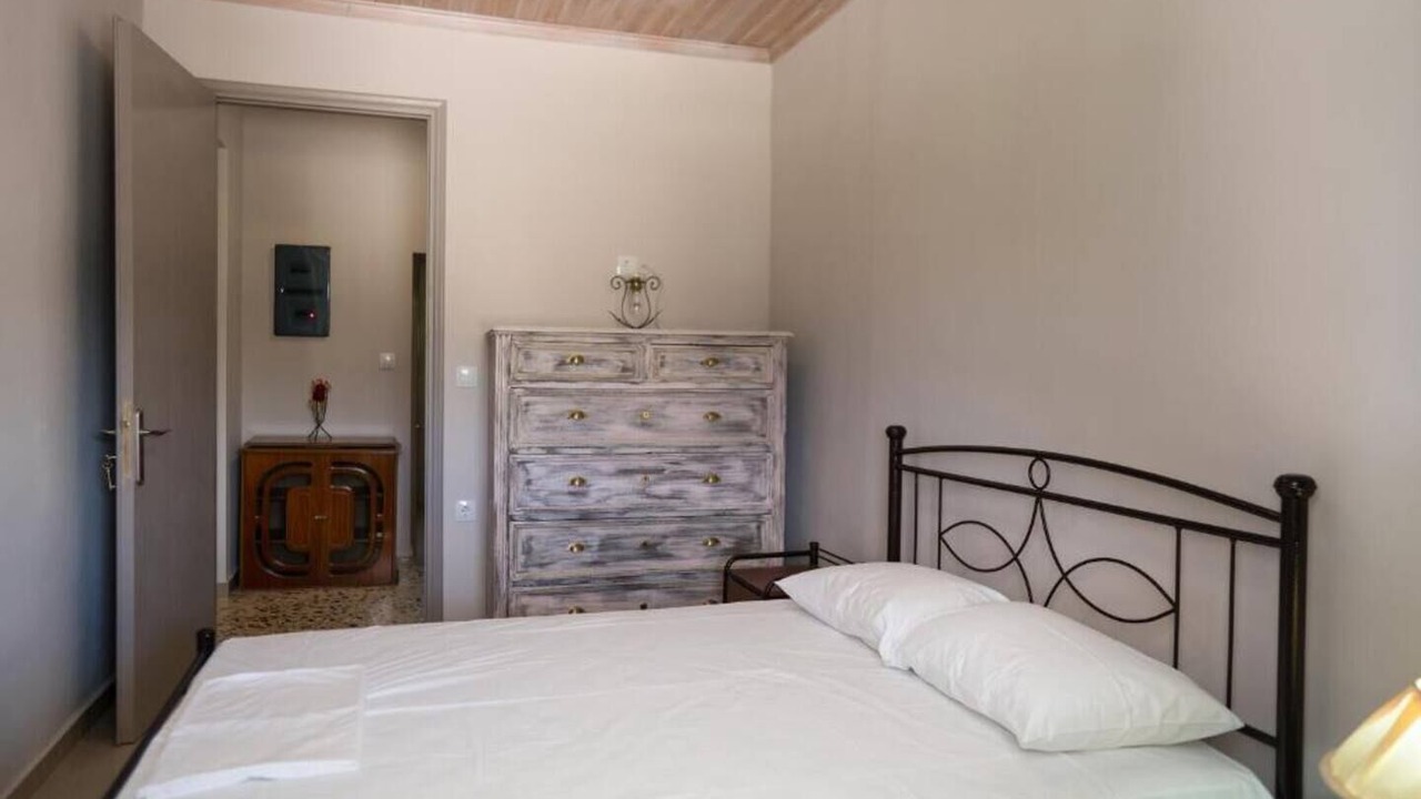 Photo of Bedroom in Neromilos
