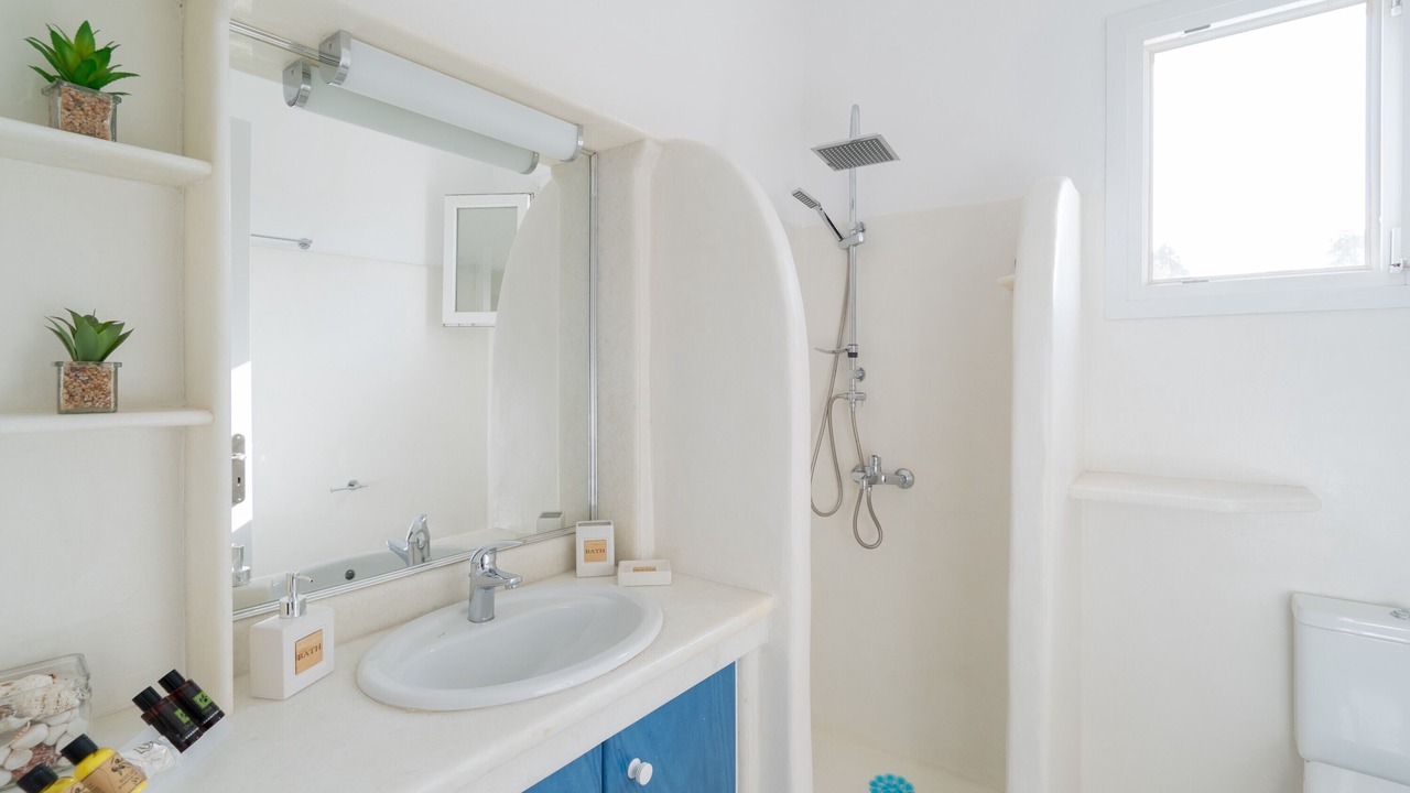 Photo of Bathroom in Aliki