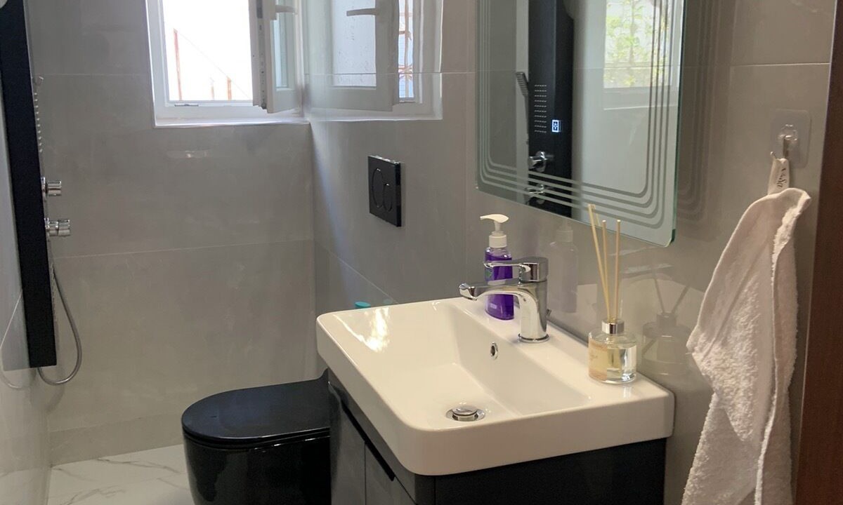 Photo of Bathroom in Alimos
