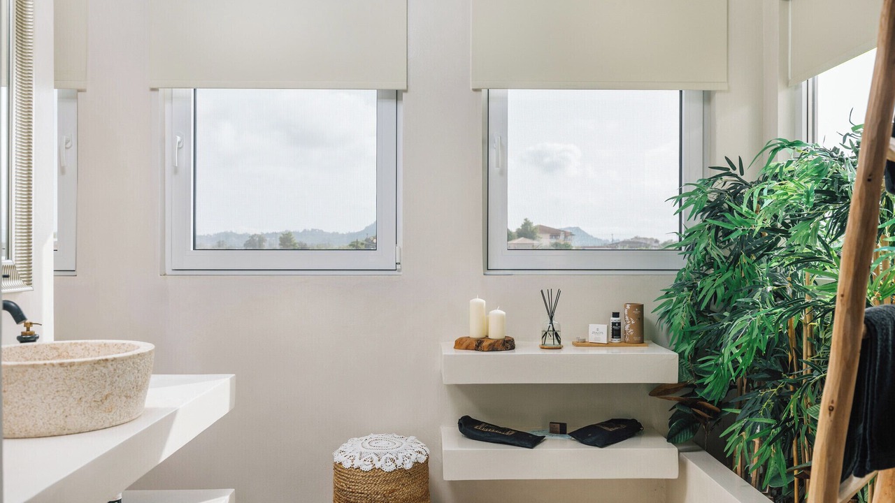 Photo of Bathroom in Neromilos