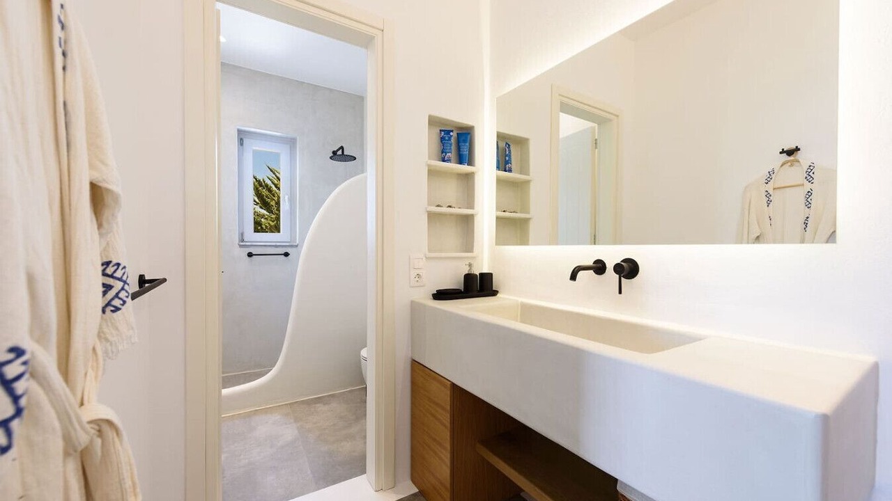 Photo of Bathroom in Ampelas