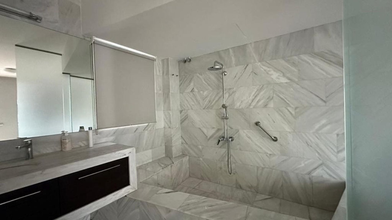 Photo of Bathroom in Mets